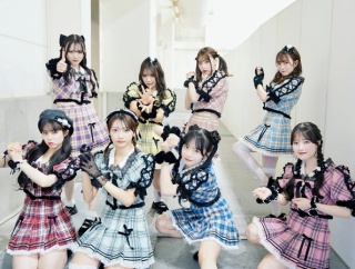人気アイドル「野球のポーズですか？こんな感じかな？」ﾊﾟｼｬ