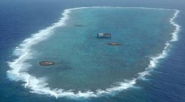沖ノ鳥島で桟橋転覆　海に投げ出されて5人死亡、2人が行方不明に