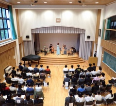 ☆★若者たちの『広い河の岸辺』合唱！〜基督教独立学園特別公演で