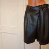 『KEITA MARUYAMA（ケイタマルヤマ）Synthetic Leather Short PT』の画像