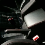 『Sprung オリジナルアームレストカバーの装着例』の画像