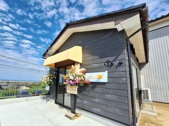 富山市呉羽町に『丘の上のシフォンケーキ』なるシフォンケーキ店がオープンしてる。シフォンケーキ買って食べてみた。
