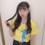 『[個別握手会②] 山本杏奈「💛×💙のかわいい生誕Tシャツ、後ろには英語でステキな言葉が！うれしいです！」【=LOVE(イコールラブ)、イコラブ】』の画像