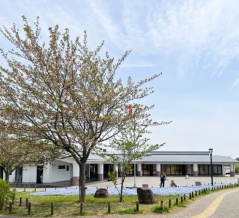 大和ゆとりの森で「にっこりマルシェ」が開催されるみたい。3月28・29日