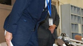 小泉みつお「治療費は払った。議員は辞めない」