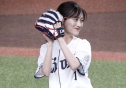 【速報】山下美月、始球式でスカートの中身が完全に見えてしまう
