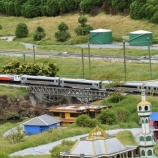 『インドネシア型が走る庭園鉄道、レンバンフローティングマーケット訪問記』の画像