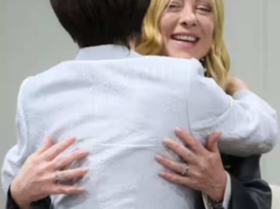 高市総理G20サミットに出席・伊メローニ首相とハグ