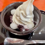 『60代夫婦、暑い日にひんやり甘味を味わう』の画像