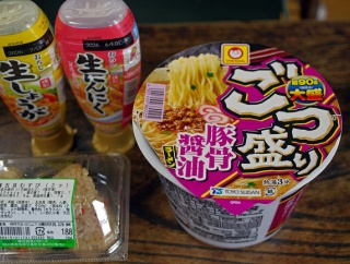 ごつ盛り　豚骨醤油　マルちゃん　