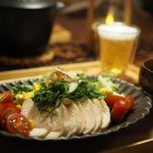 薬味たっぷりで美味さ倍増！自家製サラダチキンがメインのヘルシー晩ごはん。