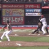 レフトでスタメンの横尾がファインプレー！後方のフライをフェンスにぶつかりながらキャッチ！