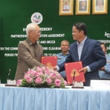 『地雷・不発弾処理事業の調印式』の画像