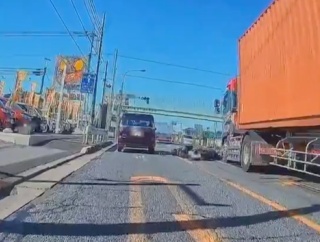 【悲報】バイクさん、危うく死にそうになる