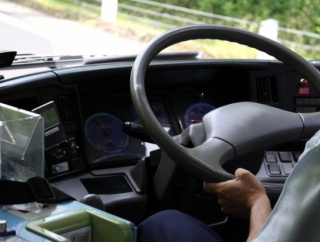 【動画あり】バス運転士「お前が下がれ！」投稿者「動画撮ってるぞ？その態度まずいんじゃないｗｗｗ？」→