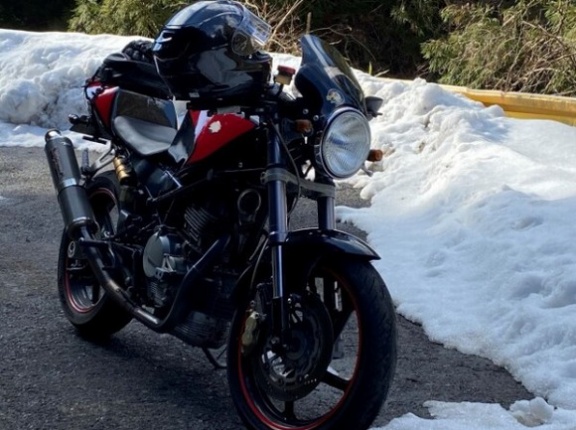 この時期にバイク乗ってる奴っていくらか頭おかしいんか？