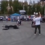 【動画】ロシア人、力自慢の大会で重いバーベルを持ち上げる → 成功したのにその後、倒れて死亡してしまう…