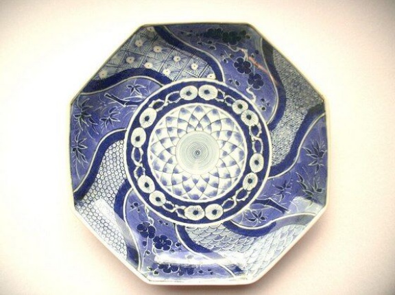 海外「これ全部で1万1000円はあり得ない！」有田焼の幸楽窯で行われる陶磁器詰め放題に対する海外の反応