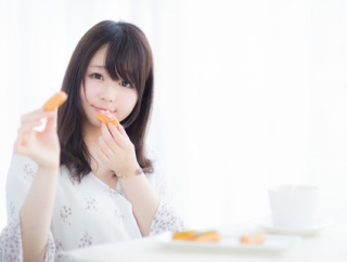 引越しの挨拶に行ったら、男「俺が隣でラッキーだね。なんでも教えてやるよ。ところでまさか彼氏とかいないよね？」「合鍵渡しなよ。普通預けとくもんだから」