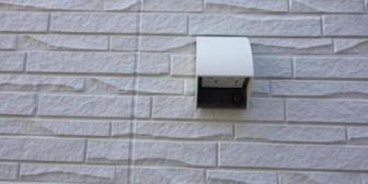 近所の悪ガキたちがうちの家の外部のコンセントを勝手に使っている。対応はしてみたけど効果無し…これ以上どうすればいいの？