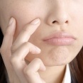 夫の伯母が小梅小梅とうるさい。ある日、伯母が２枚の紙を出して「偉いお坊さんにもらったの！」「これに名前書けば子作りの励みになると思ってさ☆」余計なお世話にムカついたので…