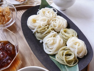 暑い夏に喜ばれる！氷見うどんと昆布うどんを楽しむ富山のお中元ギフト［PR］