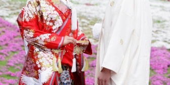 結婚式でひと悶着あった。もともと結婚式に積極的じゃなかった俺が、彼女に頼まれて挙げたんだけど、それが原因で時々彼女が不安定になってしまって…