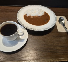 【日々】【食】2026年の45食目のカレーはビーフカレーでした。10月19日(月)のお昼ご飯に、新富士駅の８richesさんでいただきました。