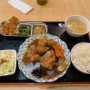 揚げ豚の数が多い酢豚定食 神戸市中央区三宮町1丁目（さんプラザ地下1階）百味園