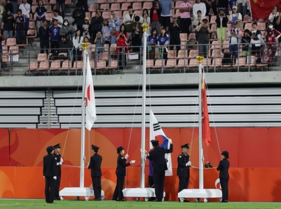 韓国が日本に国家レベルでの謝罪を要求か！？　アジア大会で韓国国旗が揚がらずブチギレ。　韓国の反応。