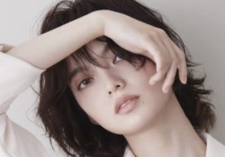 【悲報】平手友梨奈さん、またしても持ち上げられてしまう