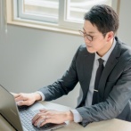 50代で独身なのに働いてる奴なんなの？w