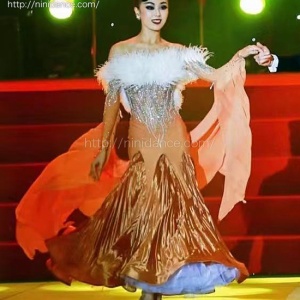 最終値下げ※11/10まで【新品】社交ダンスドレス オーダーメイド 刺繍 社交ダンスドレス・モダンドレス・オーダーメイド対応（競技・デモ用