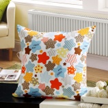 『ポップな星柄のクッションカバー』の画像