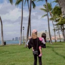 愛沢えみり、2人の子どもとハワイ旅行ショットを公開「華奢なのに両手に子ども！」