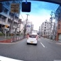 自転車に乗った女性がノールックで車道を横断、衝撃的すぎるドラレコが話題に