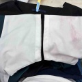 洗濯したら他の服の色が移った！夏の洗濯で多い『色移り』の原因と染み抜き事例♪