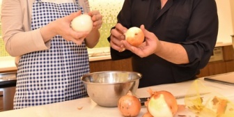【もう疲れたよ】嫁が飯作り始めて俺は仕事帰りでくったくただったからちょっと休んでたらブチギレて「手伝え」