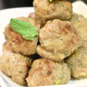 ちょっとしたおつまみ♪セージミートボール