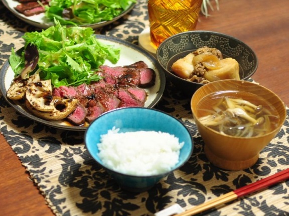 試作したローストビーフで晩ごはん