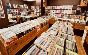 【店舗紹介】ディスクユニオン最大規模のレコード専門フロア「新宿ロックレコードストア」をご紹介！