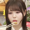 伊藤理々杏の舌出し