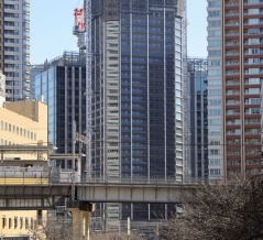 地上40階「ブランズタワー大崎」と地上20階「(仮称)大崎コアプロジェクト」の建設状況（2026.3.8）