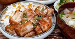 今年最後のとうもろこしご飯。鶏むね肉と厚揚げのオイマヨプレート