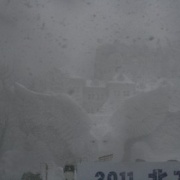 雪まつりの雪像と札幌市時計台