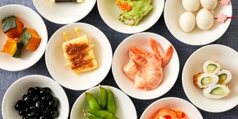 義実家に呼ばれて行くといつも食事を振舞ってくれるけど、おかずが明らかに足りない。夫も何も指摘しないけど何も思わないのかな…