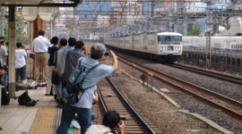 撮り鉄は規制すべきか YES 80%