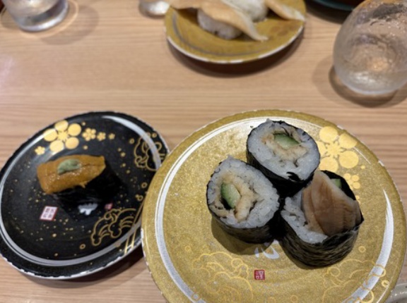 映画「教場」と回らない回転寿司