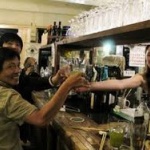 常連客「でさーwww」店主「あははw」ワイ「あの」