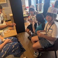 【心斎橋】ドーナツ店で小学生が英語で接客体験